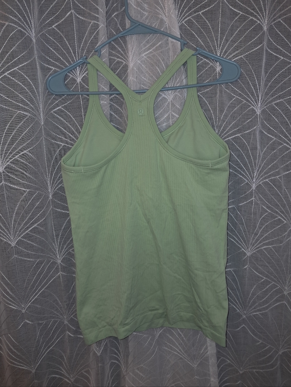 Lululemon brand Women's size 10 tank top - Picture 2 of 5